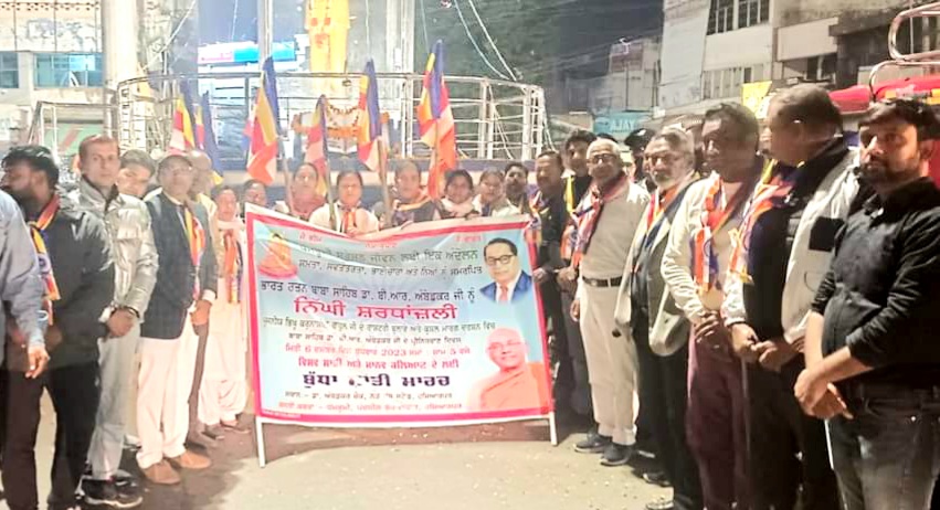 On the occasion of the birth anniversary of Dr. Bhimrao Ambedkar, the founder of the Constitution, flowers were presented to him by the dignitaries.